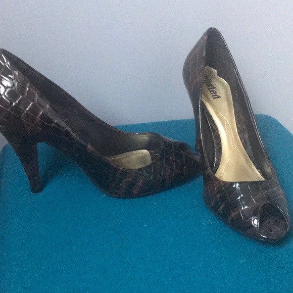 Peep Toe Pump - Picture 2 of 5
